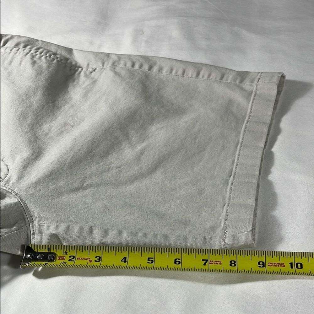 J. Crew mens stone khaki basic flat front 8.5" inseam chino shorts - size 33 - Picture 11 of 12